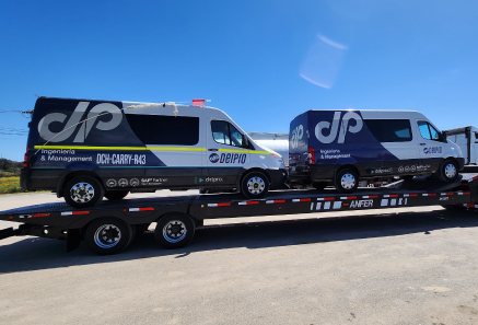 DELPRO Strengthens Commitment with Glencore in Antofagasta through the Delivery of Two Minibuses